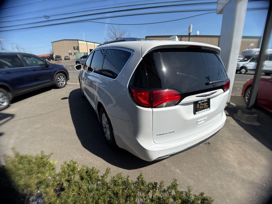 2018 Chrysler Pacifica Touring L photo