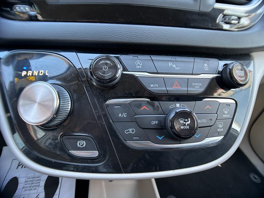 2018 Chrysler Pacifica Touring L photo