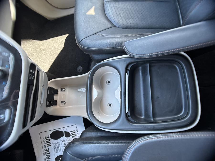 2018 Chrysler Pacifica Touring L photo