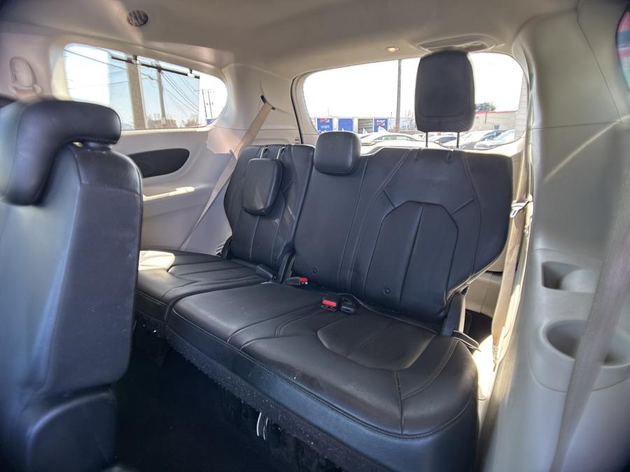 2018 Chrysler Pacifica Touring L photo