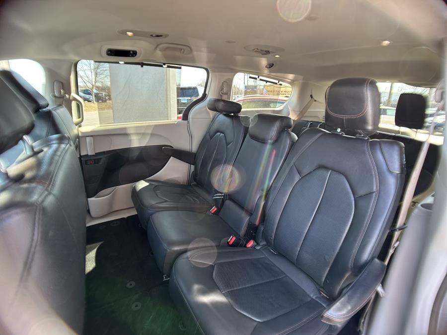 2018 Chrysler Pacifica Touring L photo