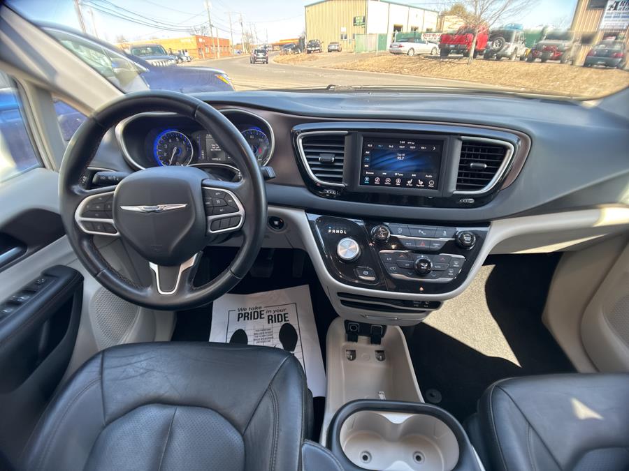 2018 Chrysler Pacifica Touring L photo