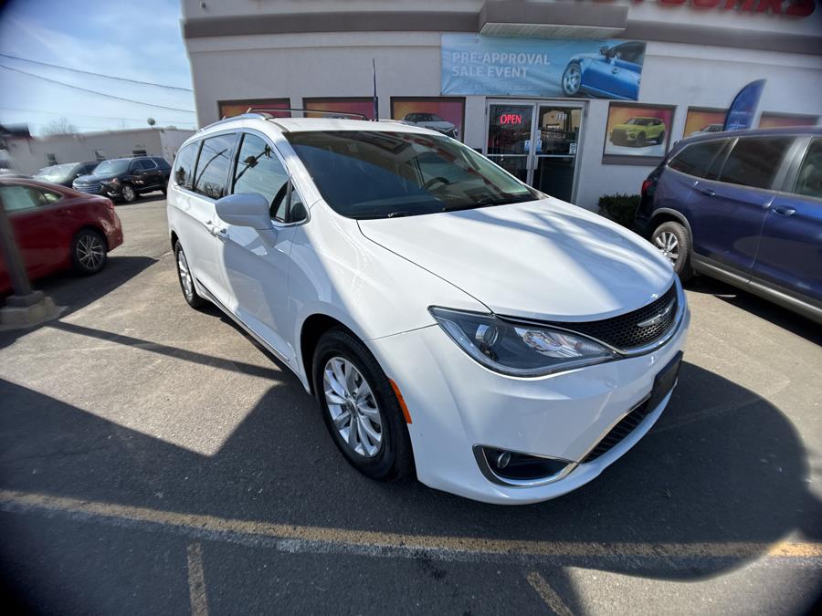 2018 Chrysler Pacifica Touring L photo