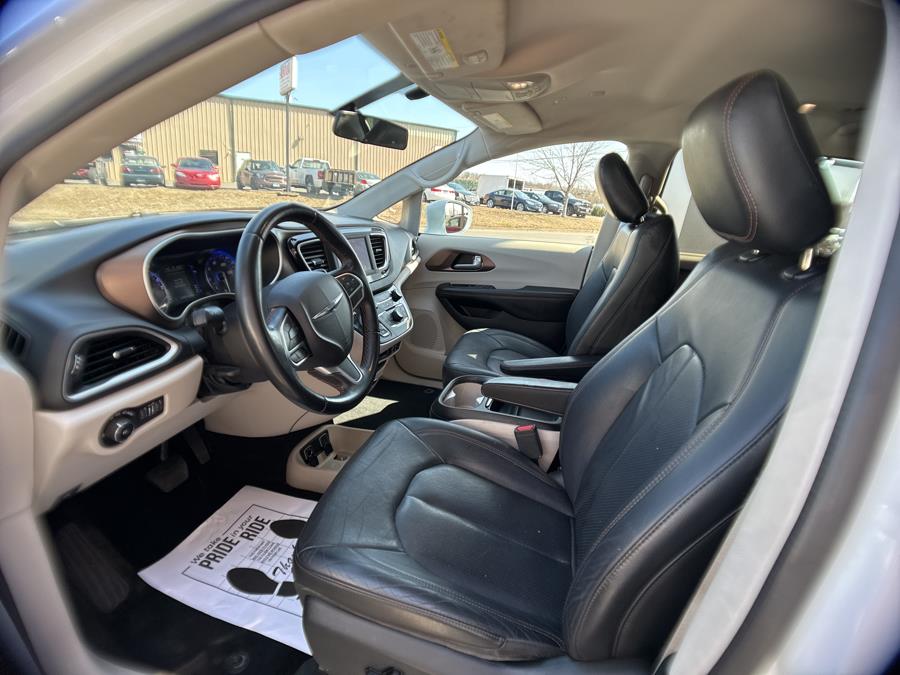 2018 Chrysler Pacifica Touring L photo