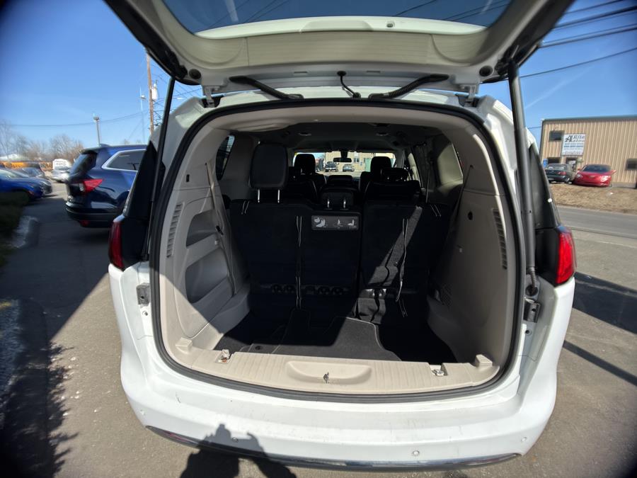 2018 Chrysler Pacifica Touring L photo