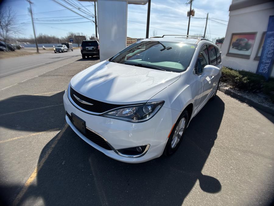 2018 Chrysler Pacifica Touring L photo