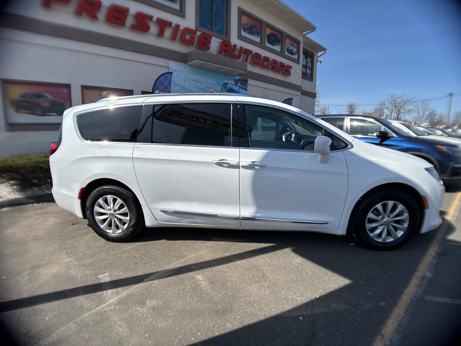 2018 Chrysler Pacifica Touring L photo