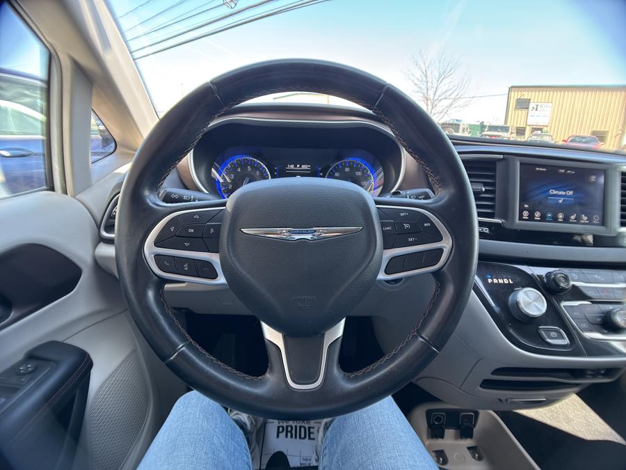 2018 Chrysler Pacifica Touring L photo