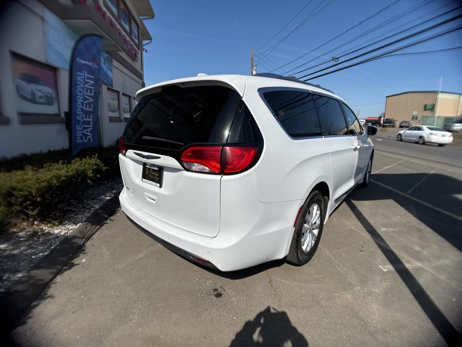 2018 Chrysler Pacifica Touring L photo