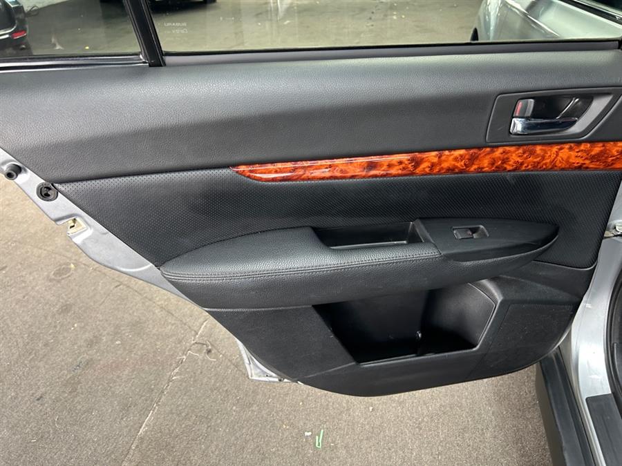 2012 Subaru Outback 2.5i Limited photo