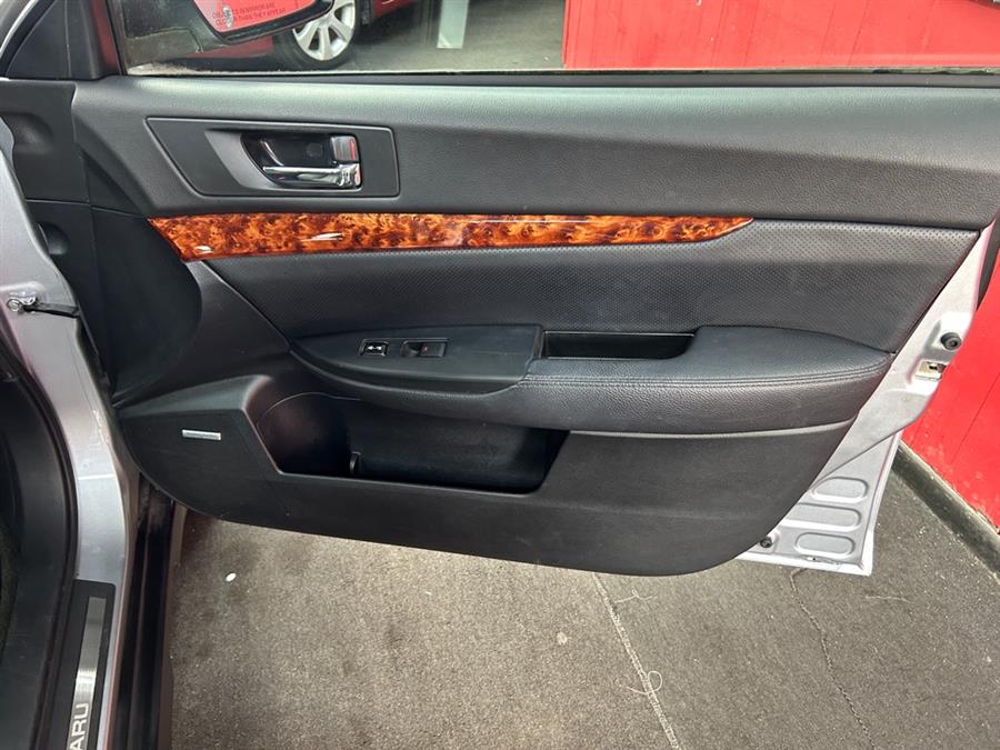 2012 Subaru Outback 2.5i Limited photo