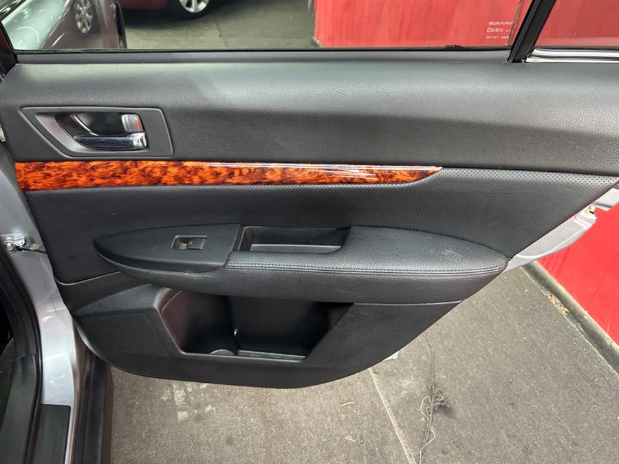 2012 Subaru Outback 2.5i Limited photo