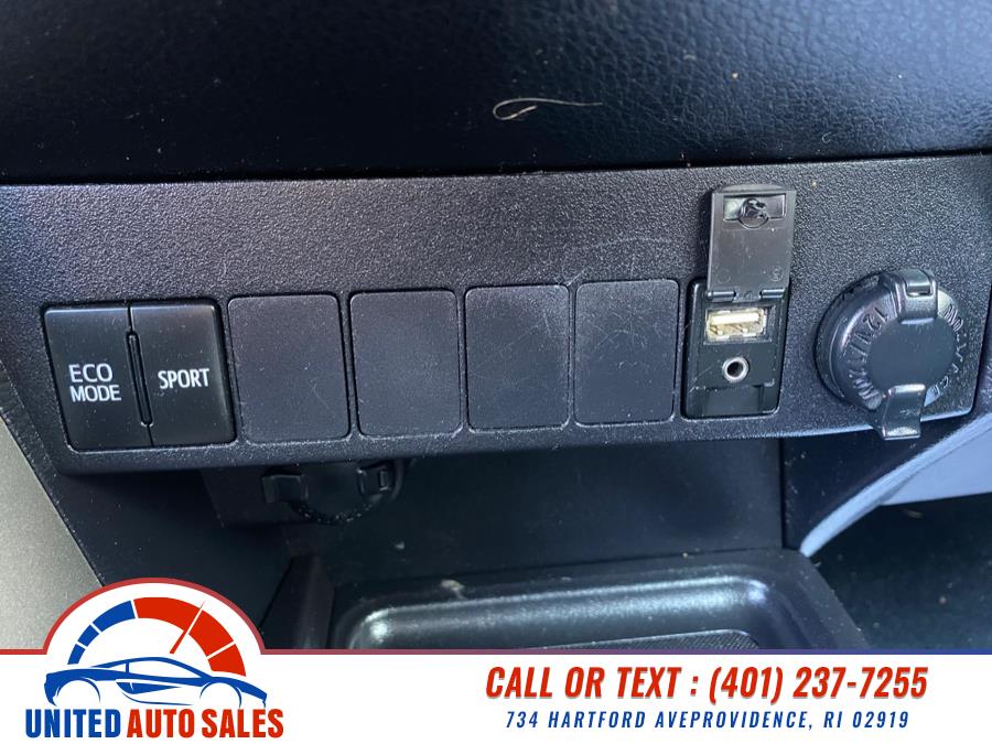 2015 Toyota RAV4 AWD 4dr XLE (Natl) photo