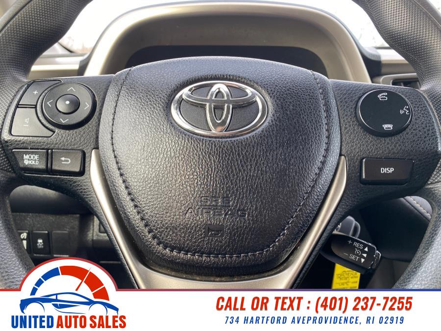 2015 Toyota RAV4 AWD 4dr XLE (Natl) photo