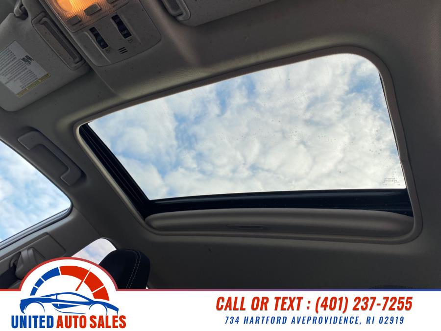 2015 Toyota RAV4 AWD 4dr XLE (Natl) photo