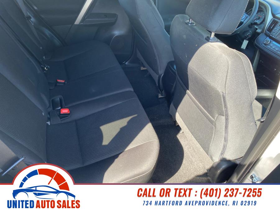 2015 Toyota RAV4 AWD 4dr XLE (Natl) photo