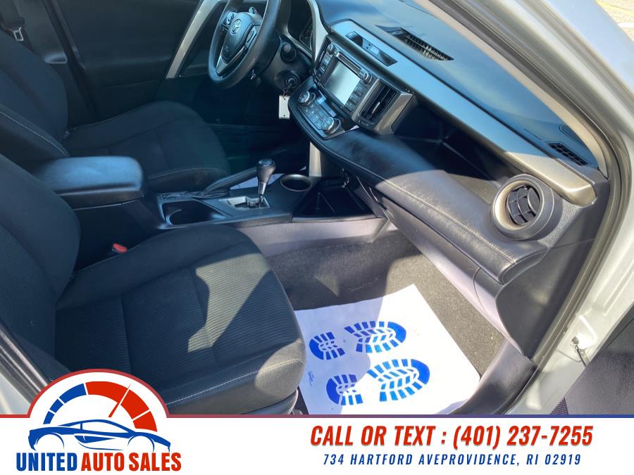 2015 Toyota RAV4 AWD 4dr XLE (Natl) photo