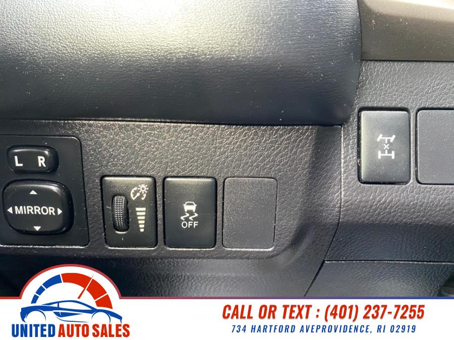 2015 Toyota RAV4 AWD 4dr XLE (Natl) photo