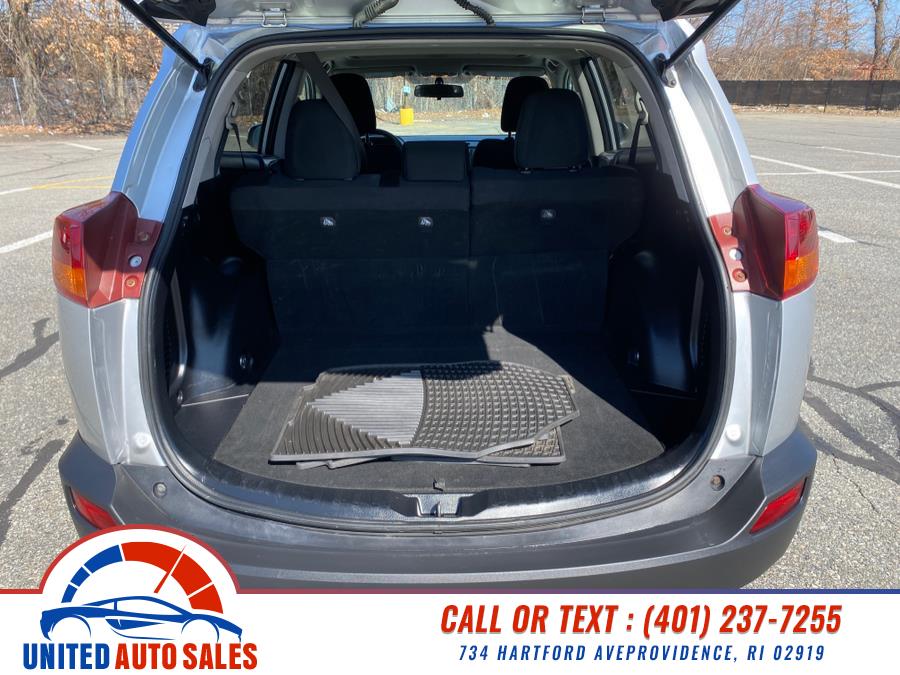 2015 Toyota RAV4 AWD 4dr XLE (Natl) photo