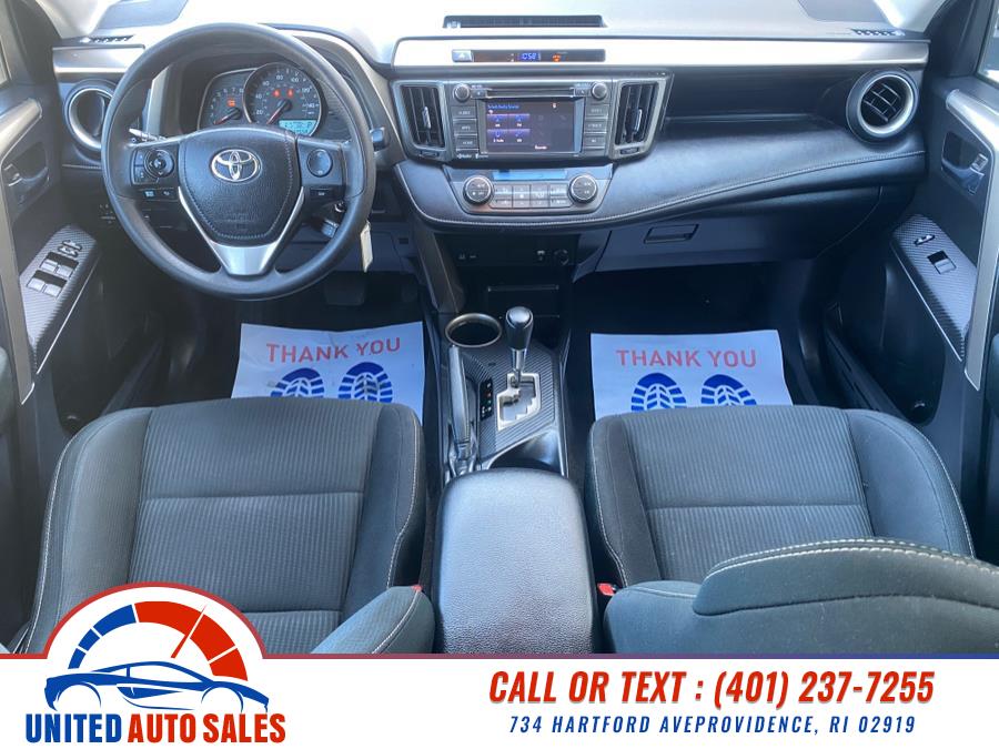 2015 Toyota RAV4 AWD 4dr XLE (Natl) photo
