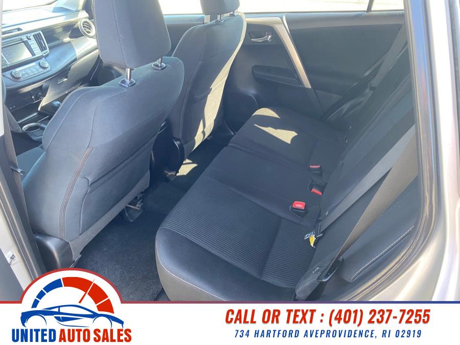 2015 Toyota RAV4 AWD 4dr XLE (Natl) photo