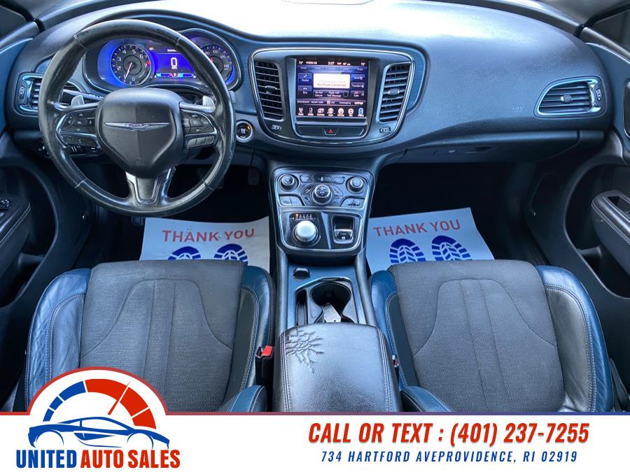 2015 Chrysler 200 S photo