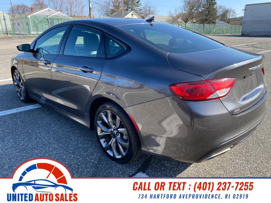 2015 Chrysler 200 S photo