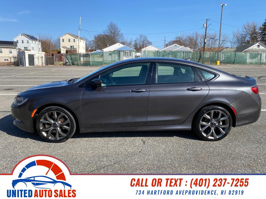 2015 Chrysler 200 S photo