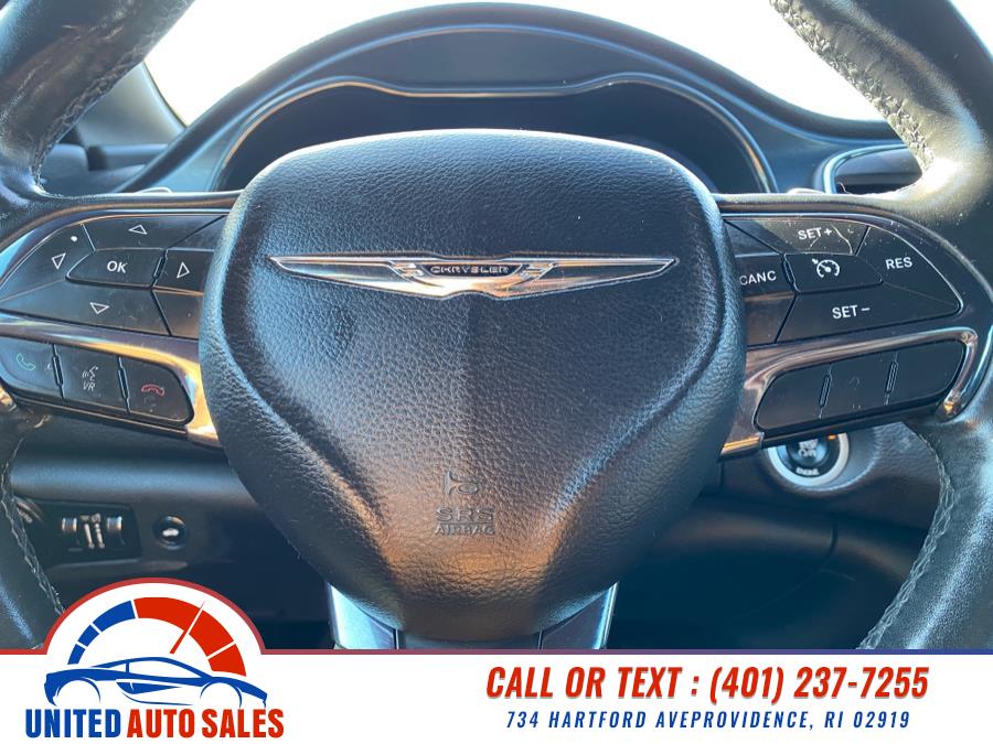 2015 Chrysler 200 S photo