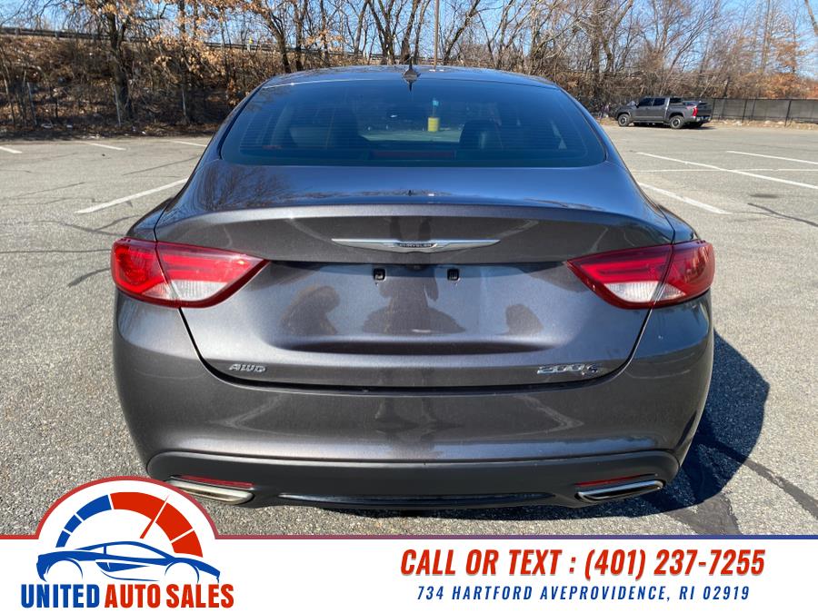 2015 Chrysler 200 S photo