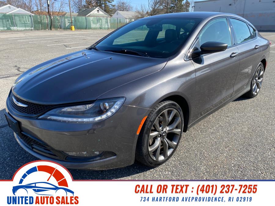 2015 Chrysler 200 S photo