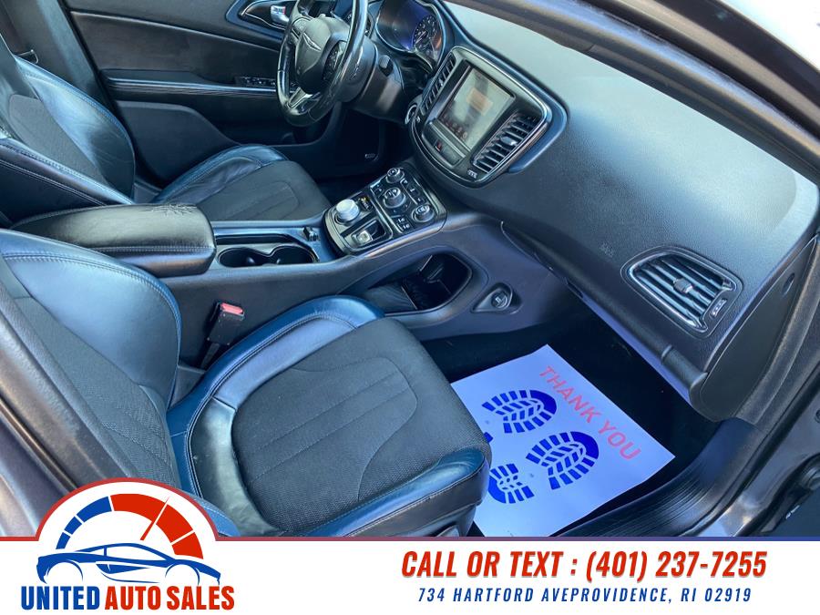 2015 Chrysler 200 S photo