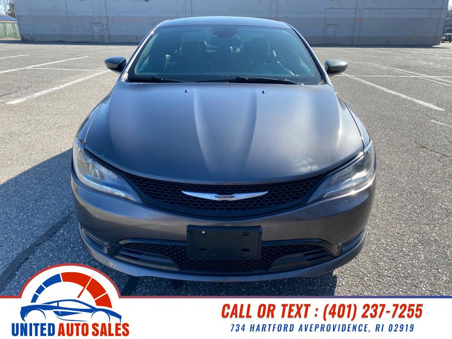 2015 Chrysler 200 S photo