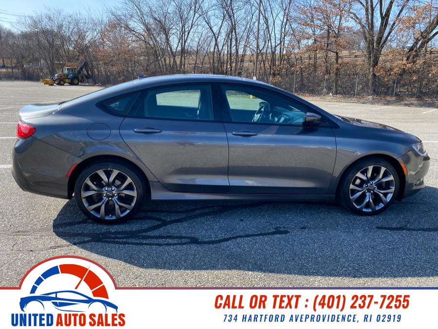2015 Chrysler 200 S photo