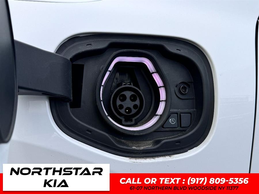 2022 Ford Escape Hybrid SEL Plug-In Hybrid photo