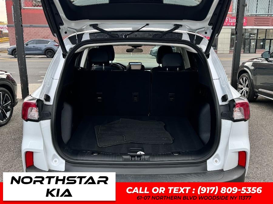 2022 Ford Escape Hybrid SEL Plug-In Hybrid photo