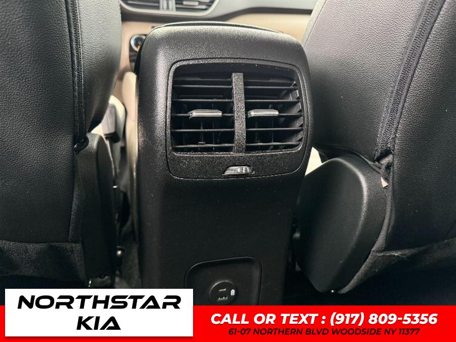 2022 Ford Escape Hybrid SEL Plug-In Hybrid photo