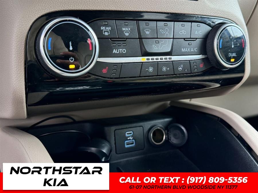 2022 Ford Escape Hybrid SEL Plug-In Hybrid photo