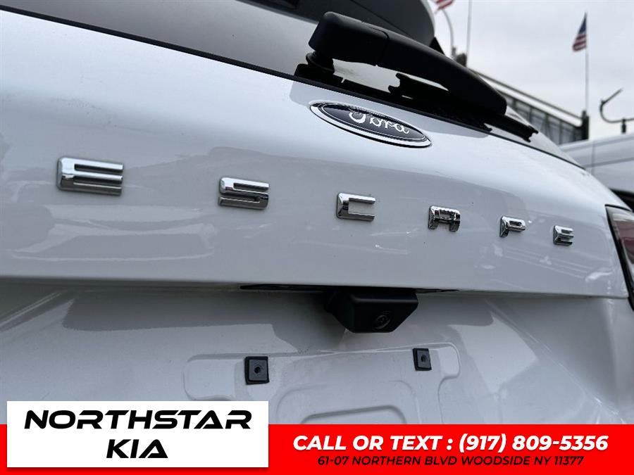 2022 Ford Escape Hybrid SEL Plug-In Hybrid photo