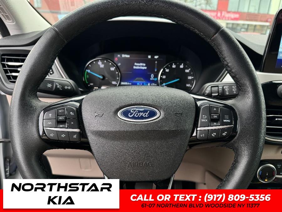2022 Ford Escape Hybrid SEL Plug-In Hybrid photo