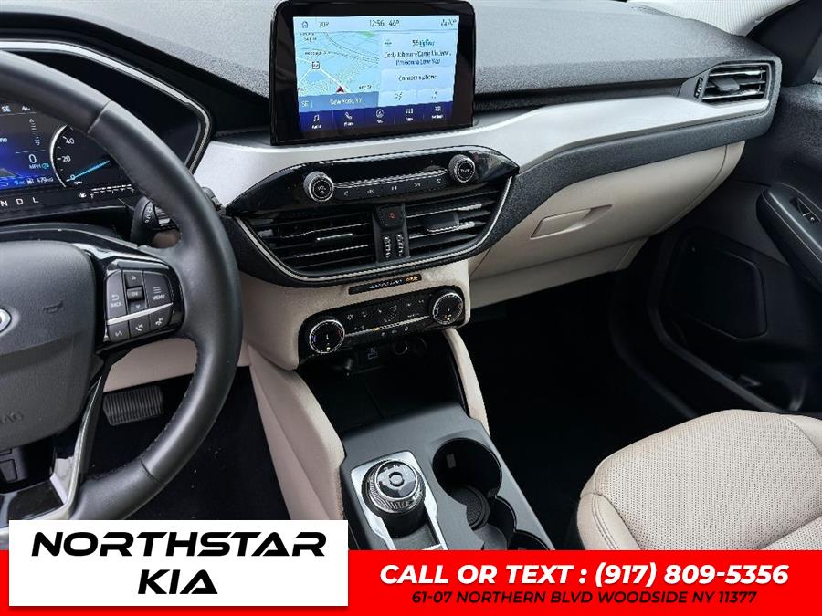 2022 Ford Escape Hybrid SEL Plug-In Hybrid photo
