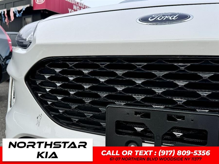 2022 Ford Escape Hybrid SEL Plug-In Hybrid photo
