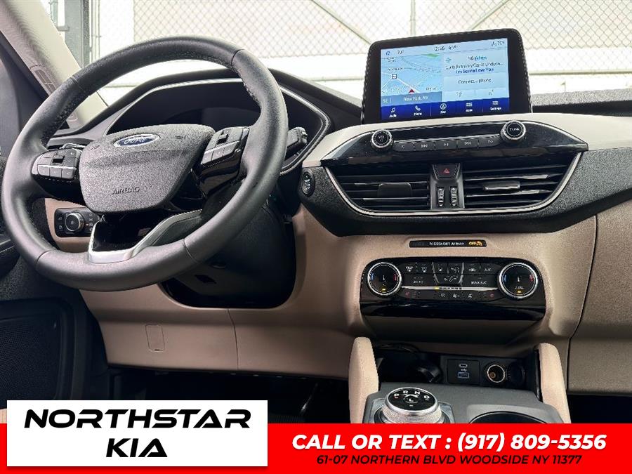 2022 Ford Escape Hybrid SEL Plug-In Hybrid photo