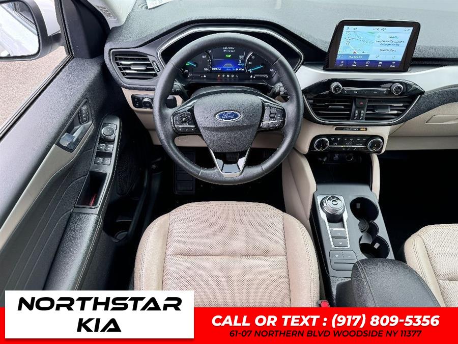 2022 Ford Escape Hybrid SEL Plug-In Hybrid photo