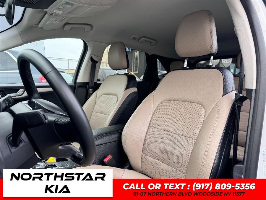 2022 Ford Escape Hybrid SEL Plug-In Hybrid photo