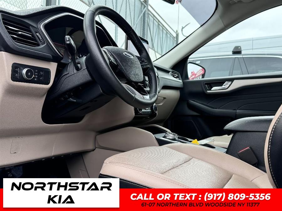 2022 Ford Escape Hybrid SEL Plug-In Hybrid photo
