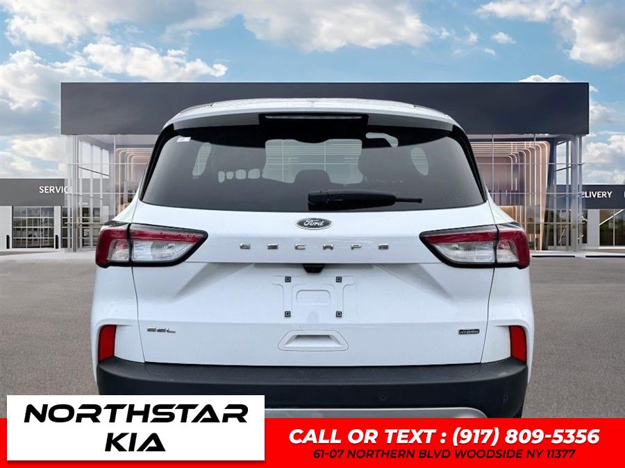 2022 Ford Escape Hybrid SEL Plug-In Hybrid photo