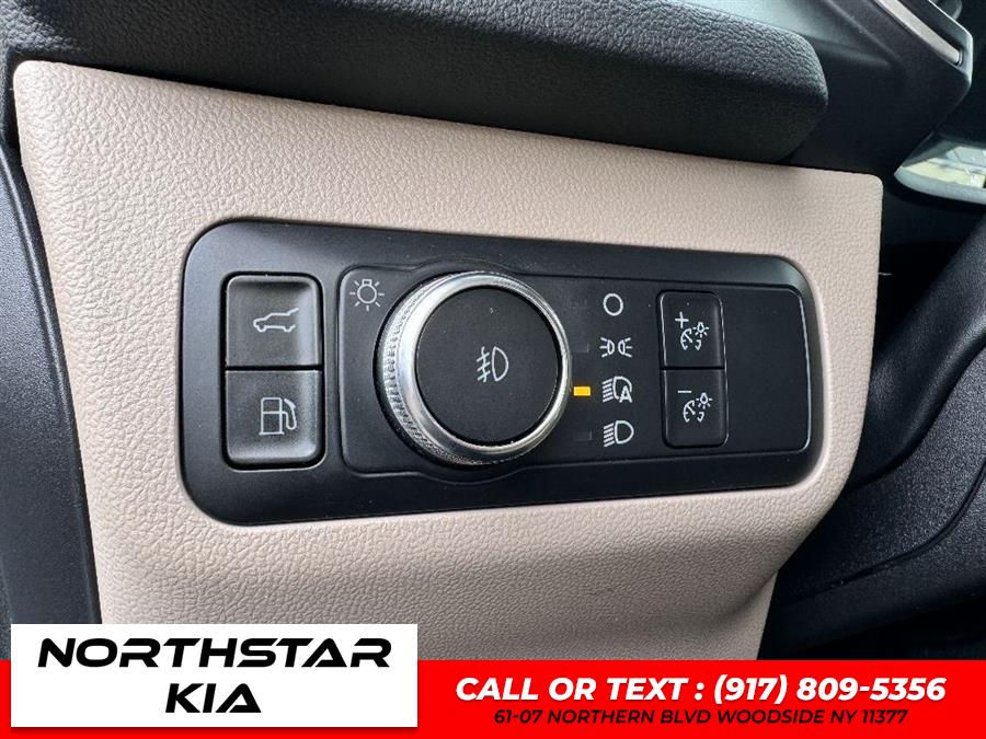 2022 Ford Escape Hybrid SEL Plug-In Hybrid photo