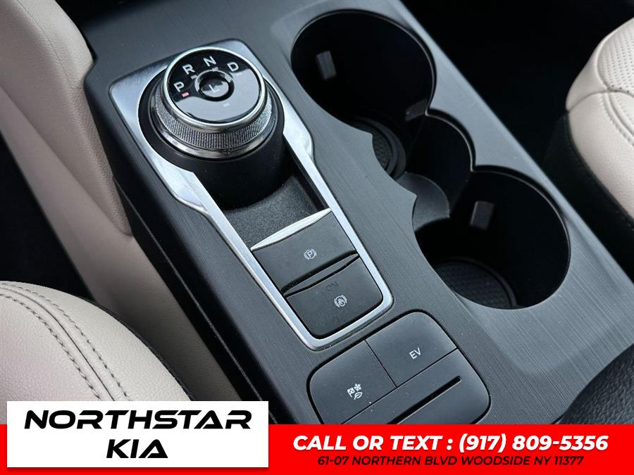 2022 Ford Escape Hybrid SEL Plug-In Hybrid photo