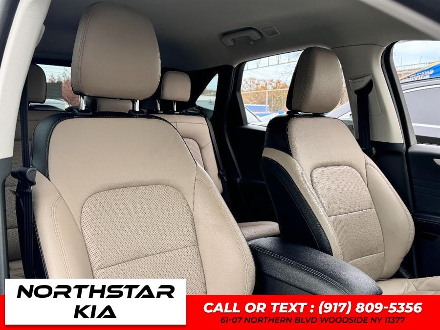 2022 Ford Escape Hybrid SEL Plug-In Hybrid photo